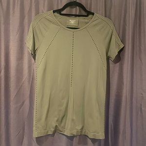 Athleta olive green NWOT Foothill tee